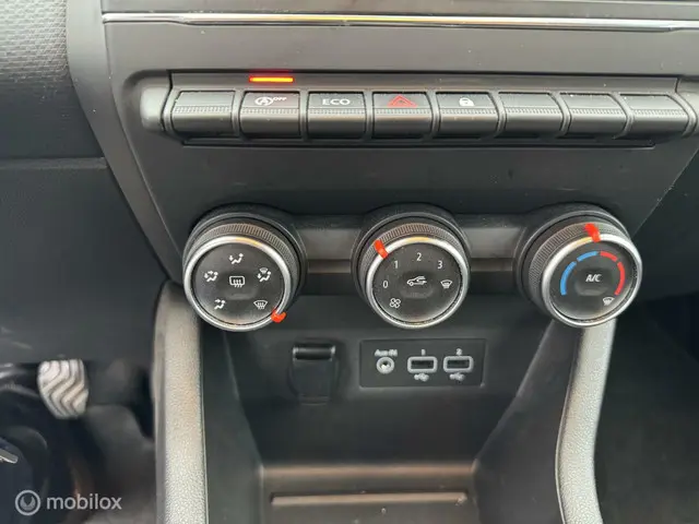 Renault Clio 1.0 TCe Zen 5 deurs navigatie 2019 Benzine 17
