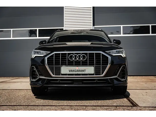 Audi Q3 45 TFSI e S edition 2022 Hybride Benzine 5
