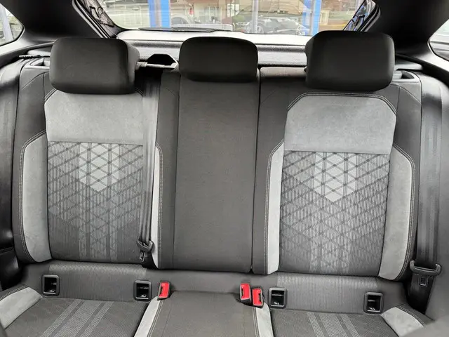 Volkswagen Taigo 1.5 TSI R-Line Business 2022 Benzine 37