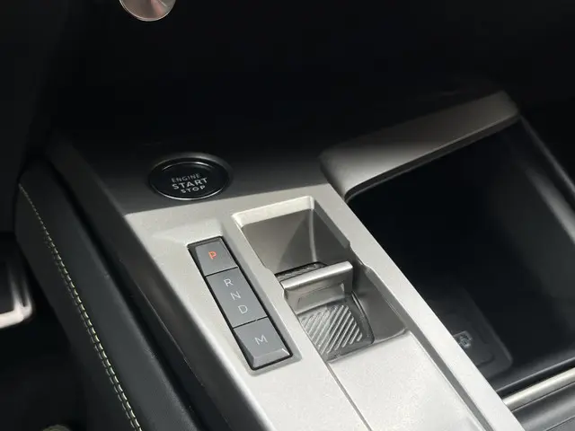 Peugeot 408 Hybrid 136 e-DCS6 GT 2024 Hybride Benzine 17