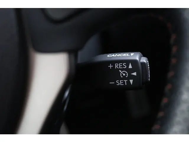 Lexus RC 300h F Sport Line 2016 Hybride Benzine 38