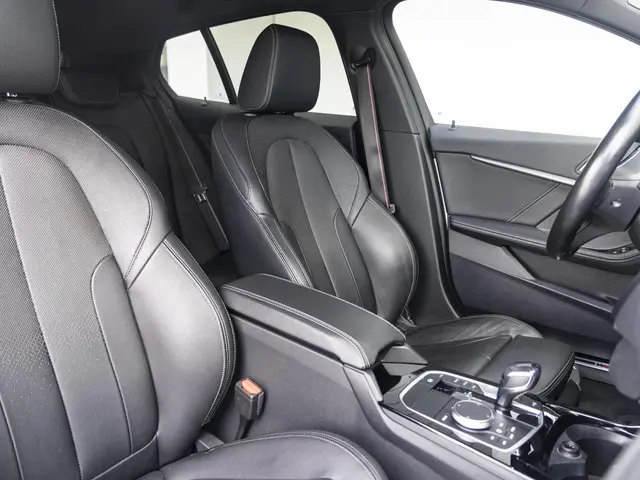 BMW 1 Serie 118i 2021 Benzine 10