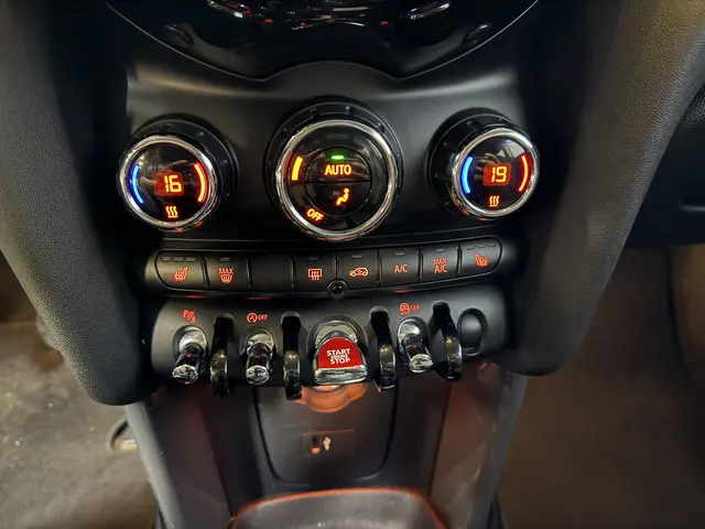 MINI One Mini 1.5 // Led // Ecc // Stoelver. // 2018 Benzine 9