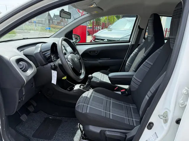 Peugeot 108 1.0 e-VTi Active 2018 Benzine 10