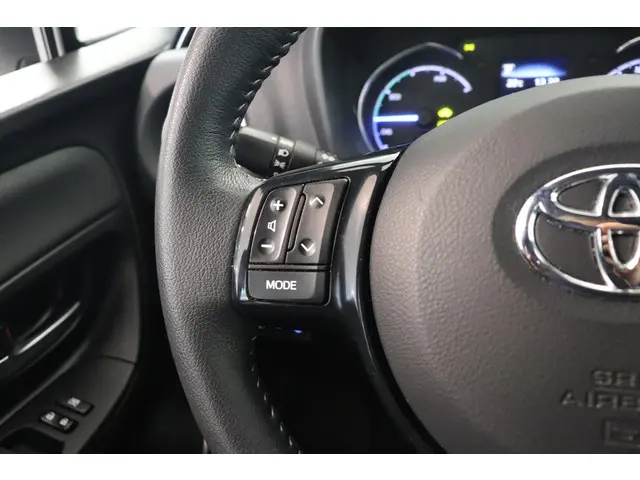 Toyota Yaris 1.5 Hybrid Executive 2019 Hybride Benzine 18