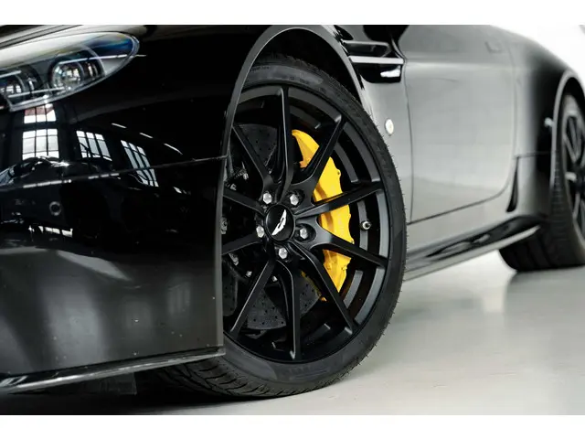 Aston Martin V12 Vantage S 2014 Benzine 17