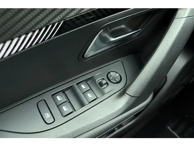 Peugeot 2008 1.2 PureTech 100pk Allure 2024 Benzine 18