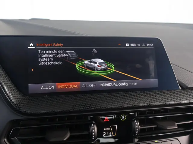 BMW 1 Serie 118i Introduction Edition 2023 Benzine 25