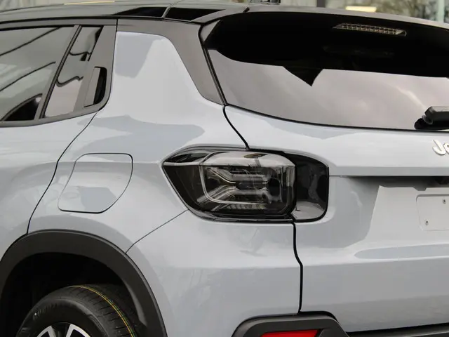 Jeep Avenger 1.2 e-Hybrid Summit 2026 Hybride Benzine 12