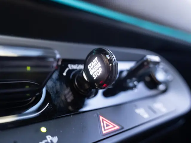 MINI 5-Deurs Cooper C Favoured 2025 Benzine 27