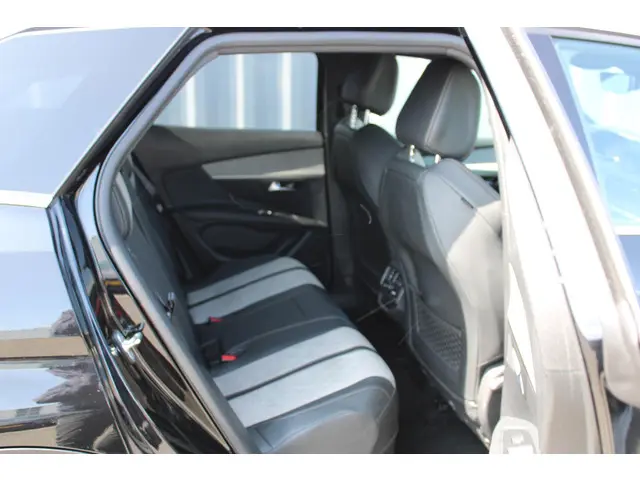 Peugeot 3008 1.6 HYbrid4 300 GT 2020 Hybride Benzine 10