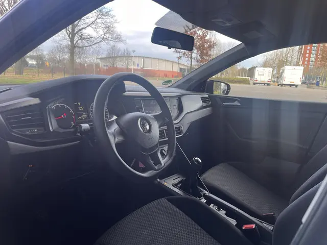 Volkswagen Polo 1.0 MPI Comfortline 2018 Benzine 12
