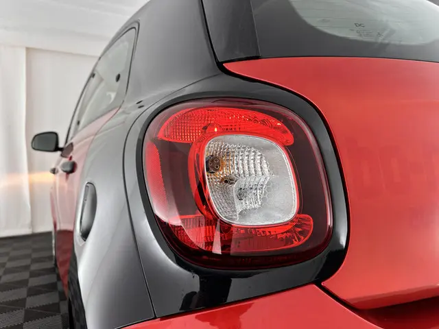 Smart Forfour 1.0 Pure Cool&Audio-Pack 2016 Benzine 24