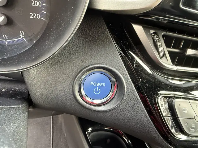 Toyota C-HR 1.8 Hybrid Bi-tone 2018 Hybride Benzine 17