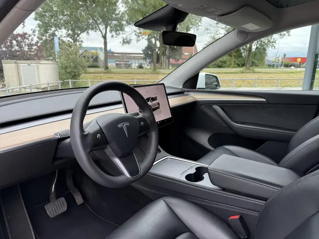 Tesla Model Y Aut. Range Plus 2022 Elektrisch 10