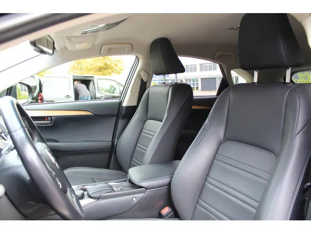 Lexus NX 300h AWD 25th Edition 2015 Hybride Benzine 11