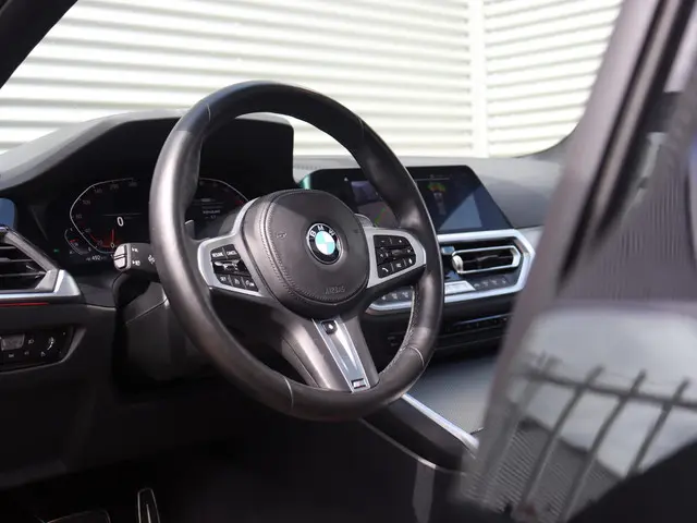 BMW 3 Serie Touring 320i 2022 Benzine 14