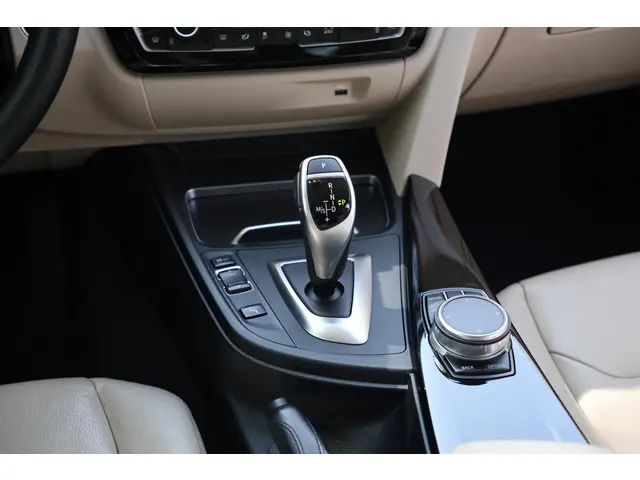 BMW 3 Serie GT 320i High Executive 2020 Benzine 21