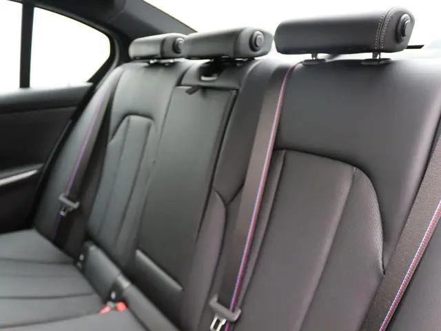 BMW 3 Serie Sedan 330e 2025 Hybride Benzine 22