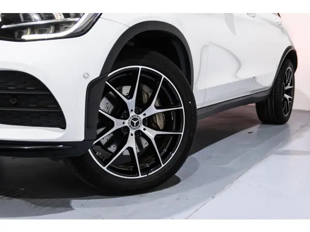 Mercedes-Benz GLC 300e 4MATIC 2021 Hybride Benzine 4