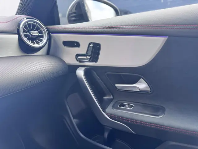 Mercedes-Benz CLA 200 AMG Line 2022 Benzine 20