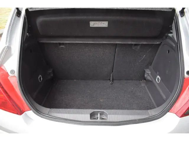 Opel Corsa 1.2-16V Anniversary Edition 2013 Benzine 12