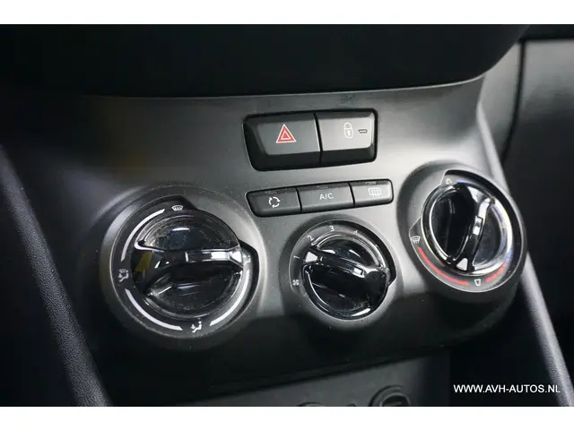 Peugeot 208 1.2 VTi Urban Soul 2013 Benzine 16