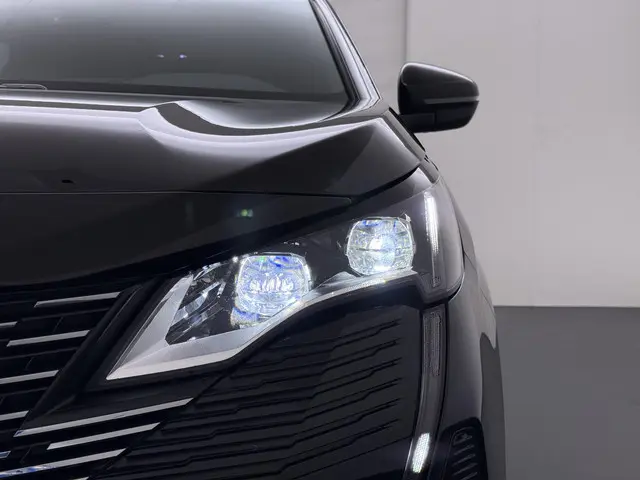 Peugeot 3008 1.6 HYbrid4 300 GT 2022 Hybride Benzine 14