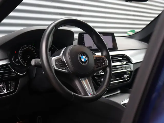 BMW 5 Serie Touring 520i 2017 Benzine 16