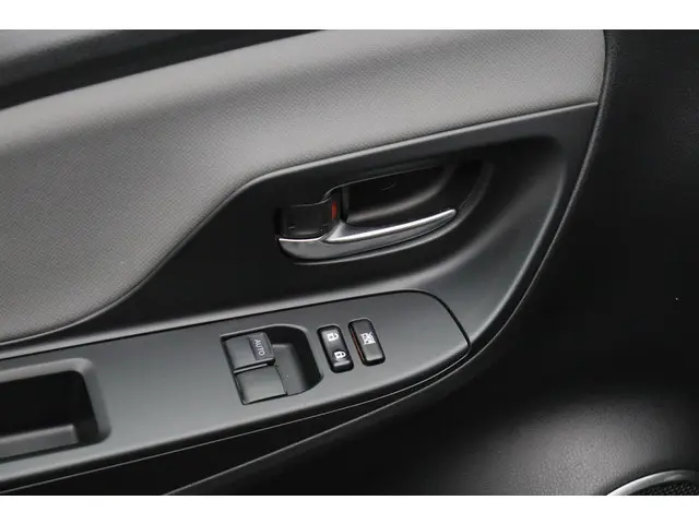 Toyota Yaris 1.5 Hybrid Aspiration 2015 Hybride Benzine 10