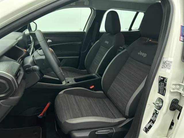 Jeep Avenger Longitude 54 kWh 2023 Elektrisch 32