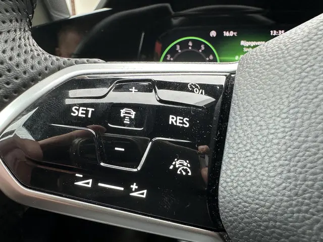Volkswagen Golf 1.5 eTSI R-Line 2021 Hybride Benzine 23