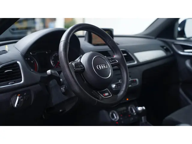 Audi Q3 2.0 TFSI quattro S Edition 2013 Benzine 37