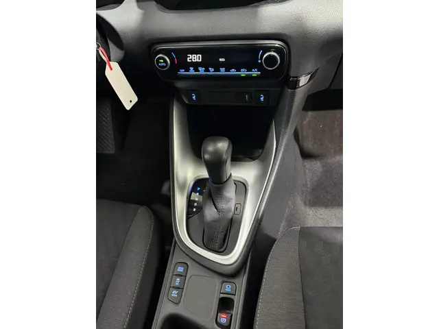 Toyota Yaris 1.5 Hybrid Dynamic 2021 Hybride Benzine 10