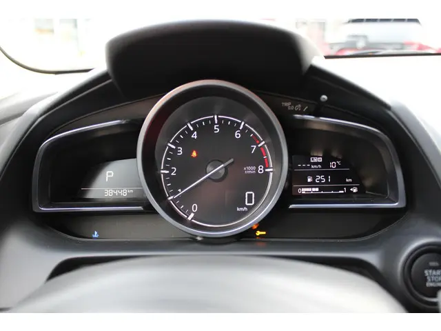 Mazda 2 1.5 Skyactiv-G Luxury 2022 Benzine 19