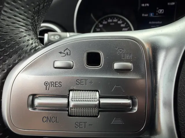 Mercedes-Benz GLC 300 4MATIC Advantage 2020 Benzine 25