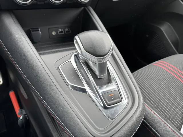 Renault Captur 1.3 mild hybrid 160 R.S. Line 2023 Benzine 24