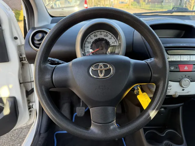 Toyota Aygo 1.0 VVT-i Now 2014 Benzine 11
