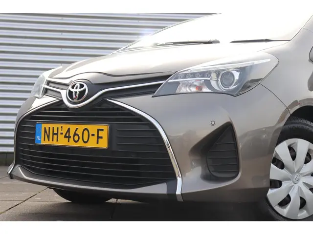 Toyota Yaris 1.0 VVT-i Aspiration, 2017 Benzine 12