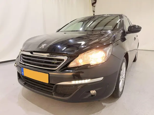 Peugeot 308 HB 1.2 Blue Lease Exe. Pano 2016 Benzine 30