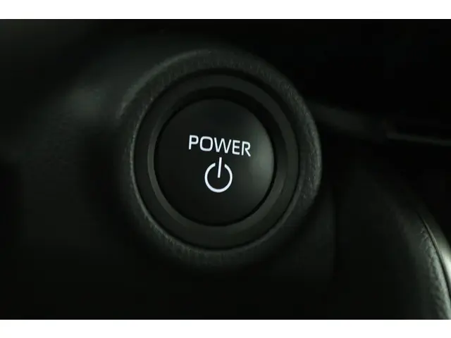 Toyota C-HR 1.8 Hybrid 140 Dynamic 2024 Hybride Benzine 52