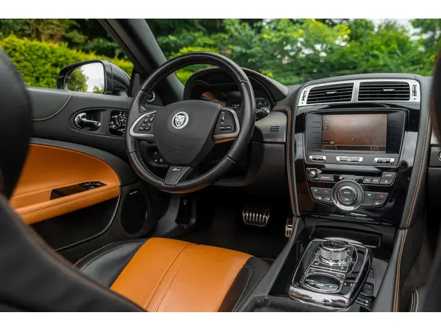 Jaguar XK XKR 5.0 V8 XKR-S Convertible 2012 Benzine 14