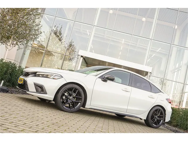 Honda Civic 2.0i e:HEV SPORT 2023 Hybride Benzine 13