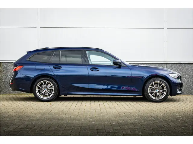 BMW 3 Serie Touring 320i Sportline 2021 Benzine 2