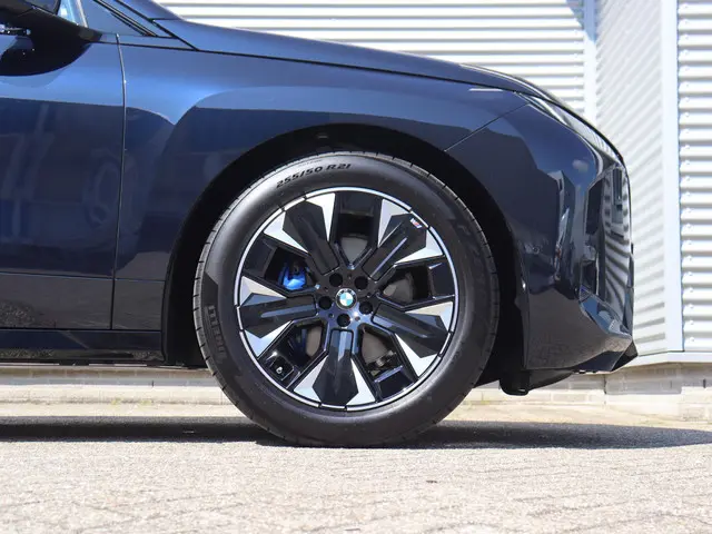 BMW iX xDrive45 2025 Elektrisch 6