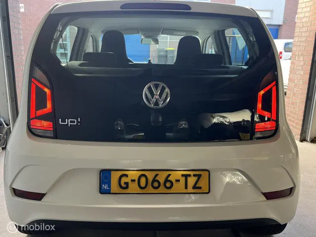 Volkswagen up! 1.0 BMT high up! 2018 Benzine 3