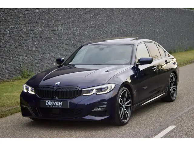 BMW 3 Serie 330i High Executive Edition 2019 Benzine
