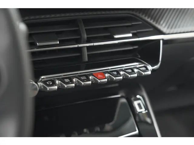 Peugeot 2008 PureTech 102 Allure Pack 2023 Benzine 53