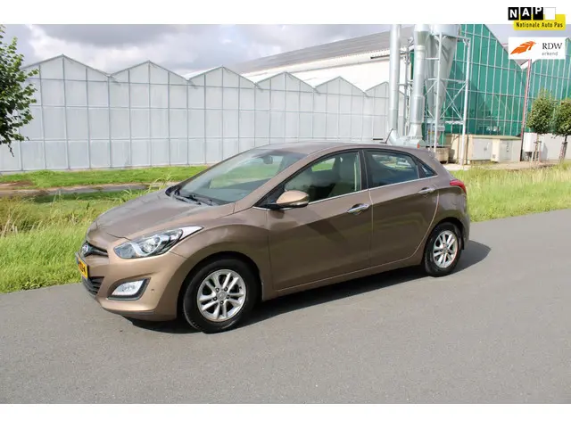 Hyundai i30 1.6 GDI i-Vision Automaat 2012 Benzine