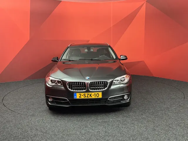 BMW 5 Serie Touring 520i Luxury Edition 2014 Benzine 10